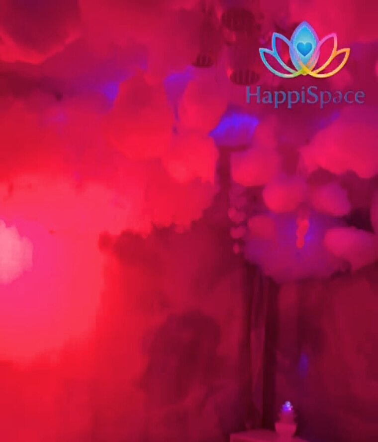 Red light therapy in the HappiSpace cloud room, Fairmount